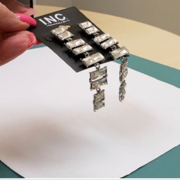 🆕INC International Concepts Women’s Silver Crystal Dangly Statement Earrings❤️❤️ - Picture 6 of 7